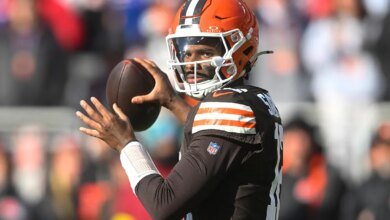 Browns' Shedeur Sanders refuses to throw Kevin Stefanski under the bus following Buffalo game