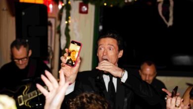 Hugh Jackman, Kate Hudson surprise singalongCelebrities