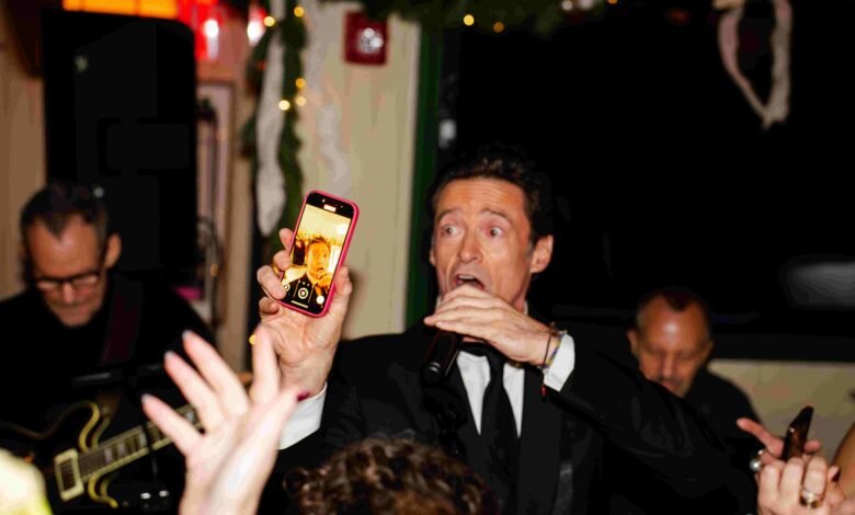 Hugh Jackman, Kate Hudson surprise singalongCelebrities