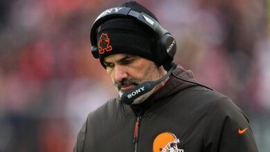 Kevin Stefanski under fire for handling of Shedeur Sanders' second NFL start