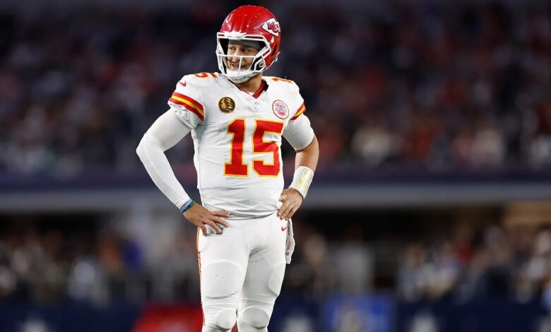Patrick Mahomes frustrated with defense as tensions boil at Kansas City Chiefs