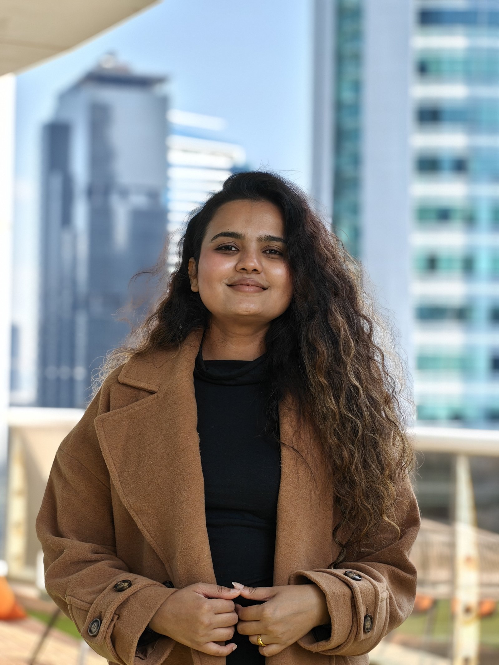 OPPO Reno15 connected to a fast charger, indicating its quick power replenishment capabilities.