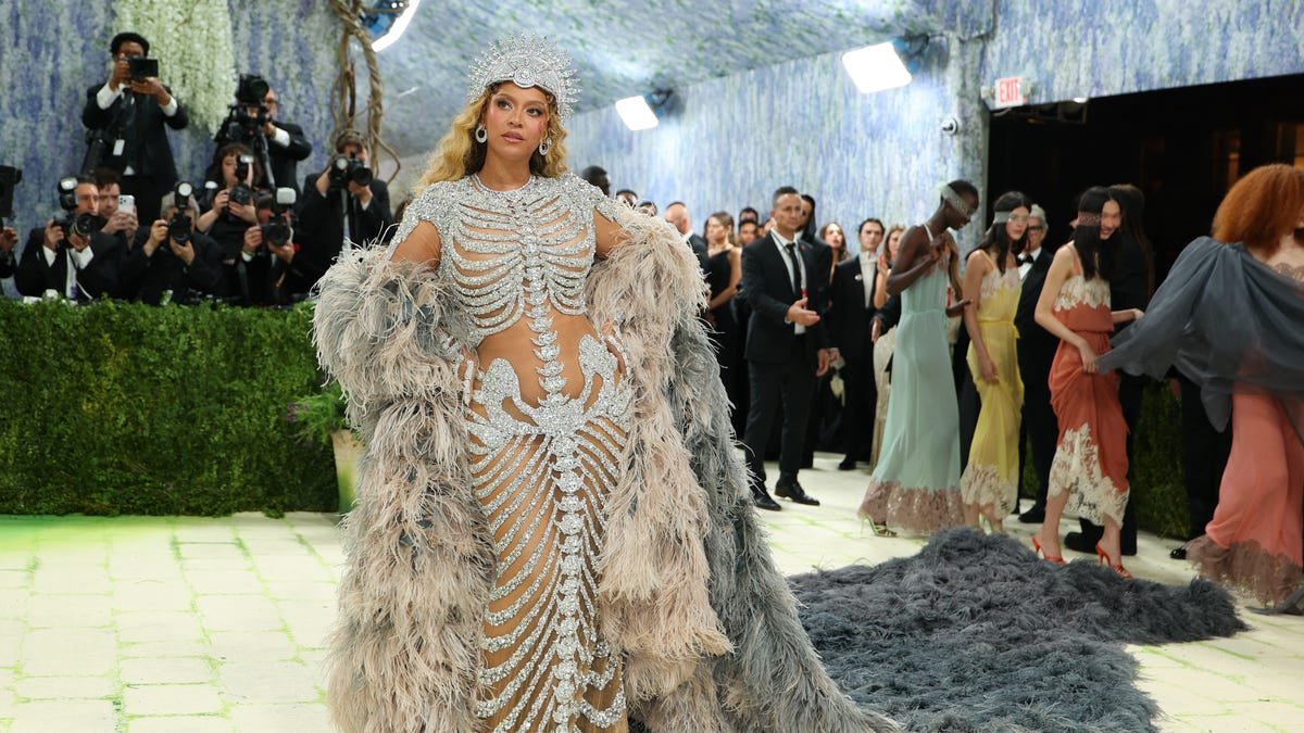 Beyoncé and Dolly Parton Cowboy Carter album collaboration Jolene cover 2024