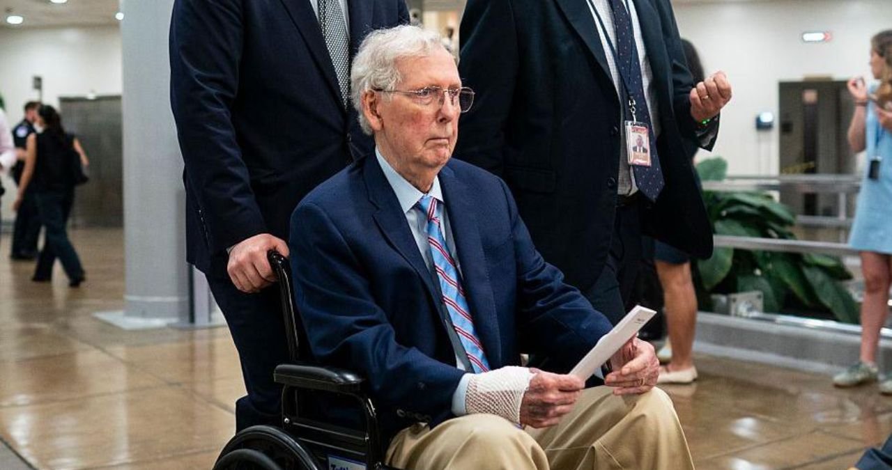 Time-lapse comparison of McConnell sitting still on Senate floor during vote-a-rama