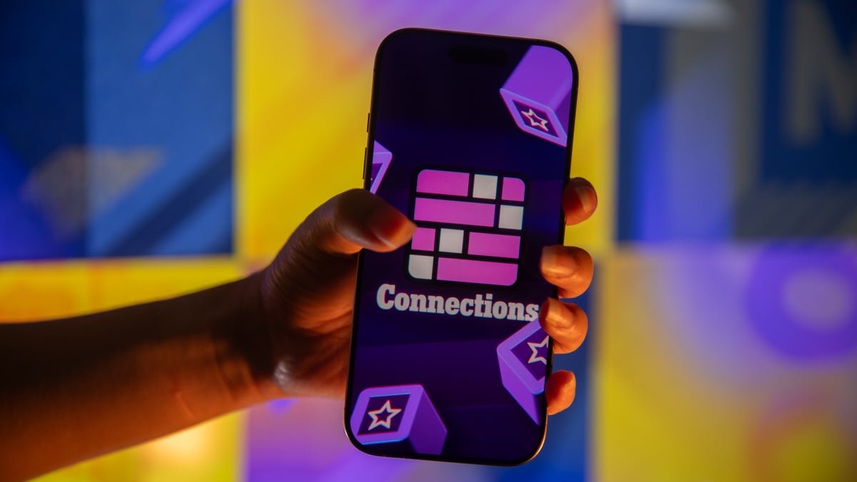 Color-coded difficulty guide for NYT Connections Sports Edition showing yellow, green, blue, and purple categories with examples