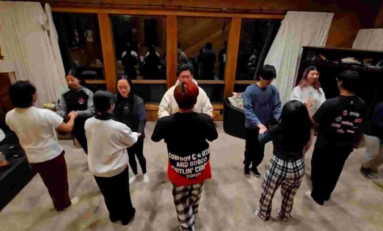 Regency era hits TikTok with 'Bridgerton' danceTV
