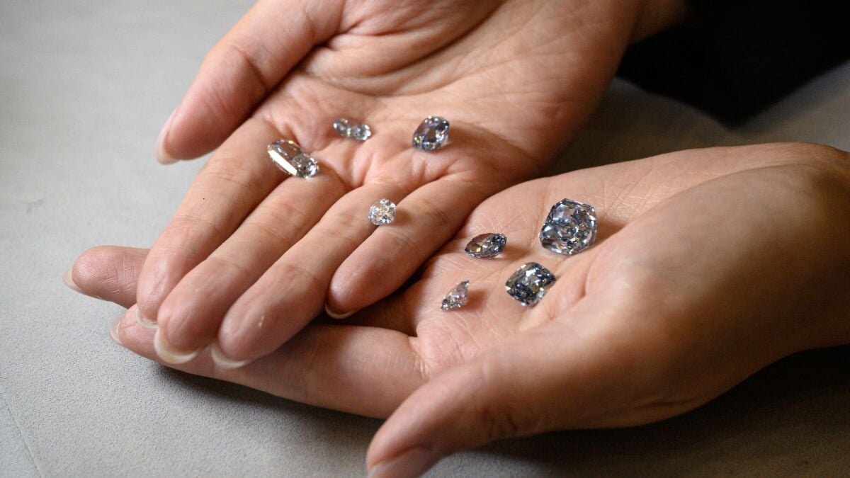 Lab-grown diamond grading report from International Gemological Institute showing 4Cs certification