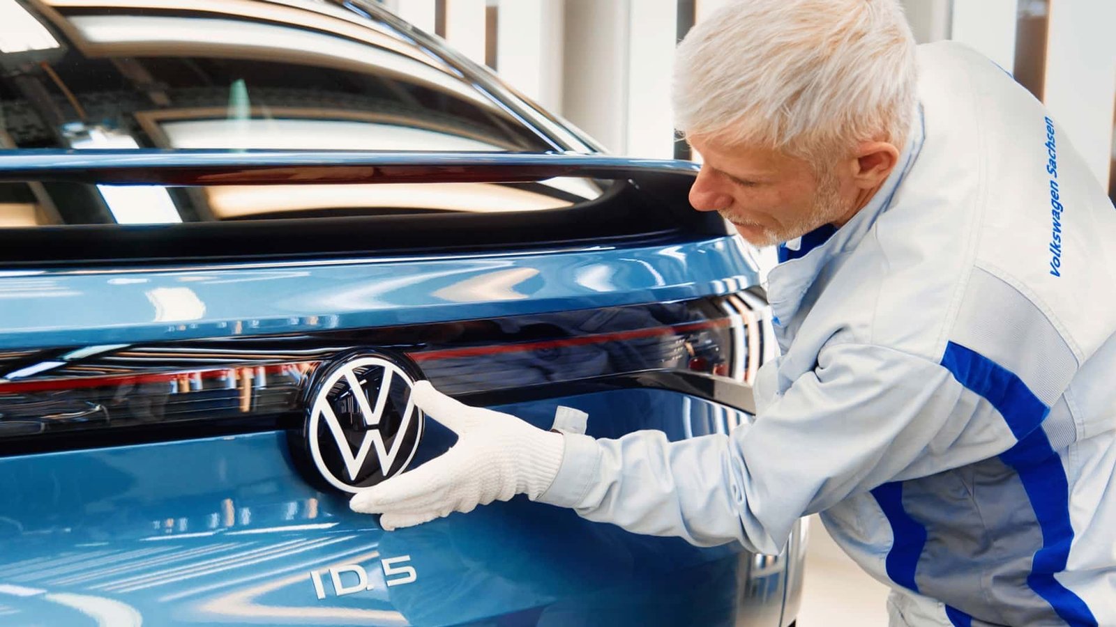 Volkswagen factory floor showing production line with VW vehicles, representing German plants at risk of closure Volkswagen factory floor showing production line with VW vehicles, representing German plants at risk of closure