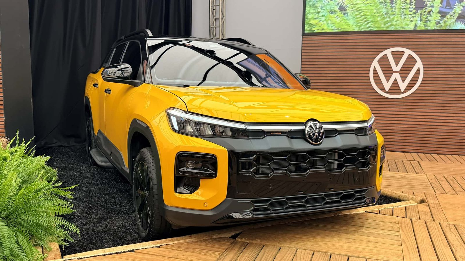 2027 Volkswagen Tukan rear end showing E-shaped LED taillights and tailgate light bar