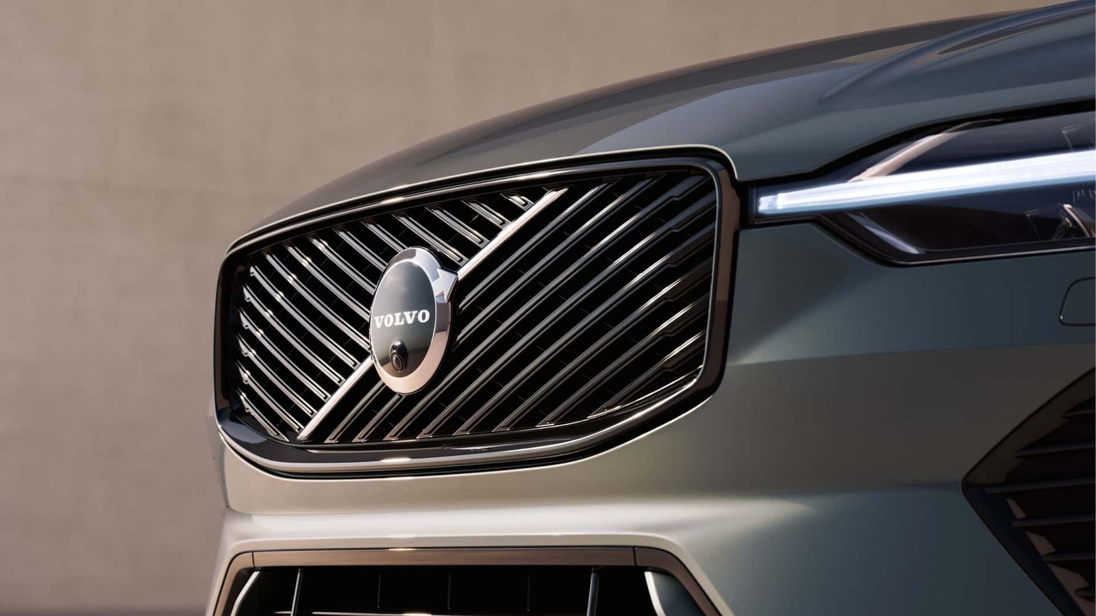 Volvo XC60 plug-in hybrid navigating a scenic coastal highway Volvo XC60 plug-in hybrid navigating a scenic coastal highway