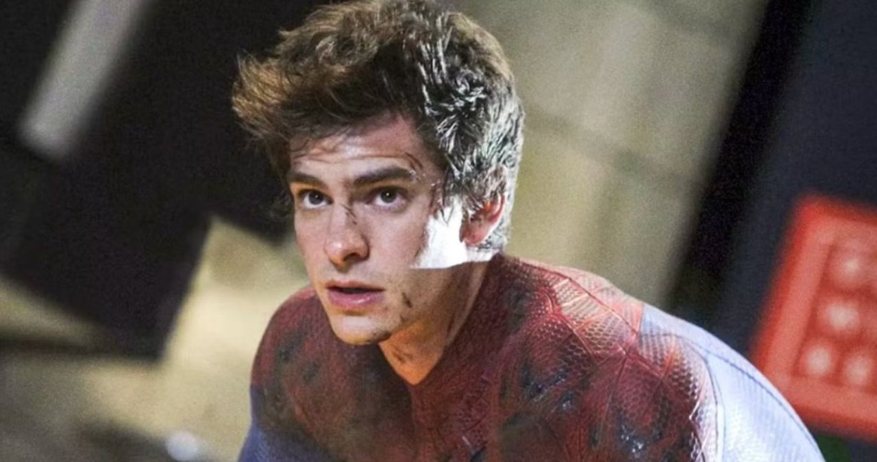 Andrew Garfield as Robin Hood in The Uprising movie trailer screenshot with bow and arrow Andrew Garfield as Robin Hood in The Uprising movie trailer screenshot with bow and arrow